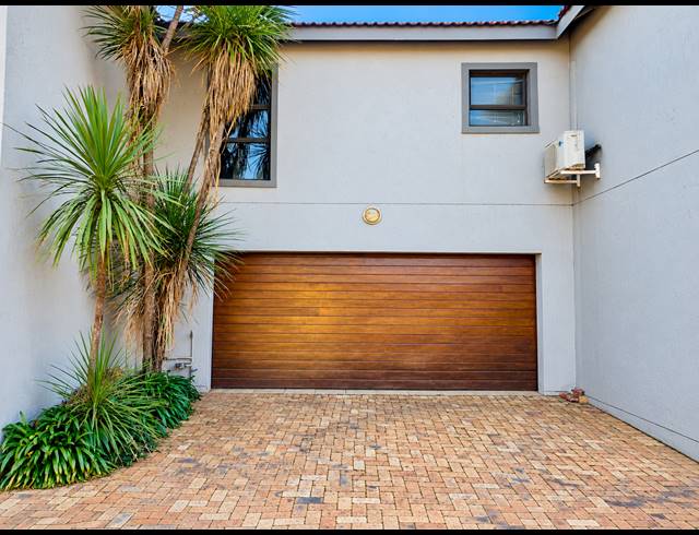 3 BEDROOM TOWNHOUSE FOR SALE IN VANDERBIJLPARK SE 2